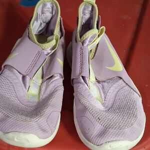 Nike Slip-On Sneakers in Lavender with Neon Yellow Accents Flex Runner